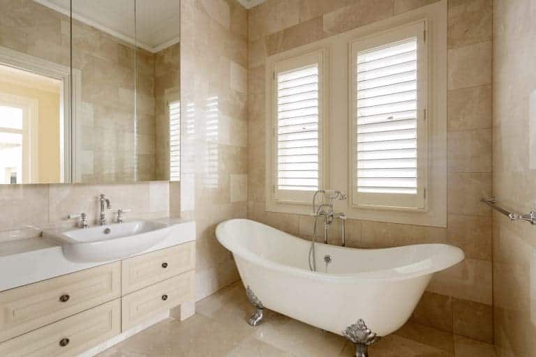 CLASSIC LIGHT TRAVERTINE_RMS TRADERS_NATURAL STONE BATHROOM TILES POOL COPING SUPPLIER MELBOURNE (42)