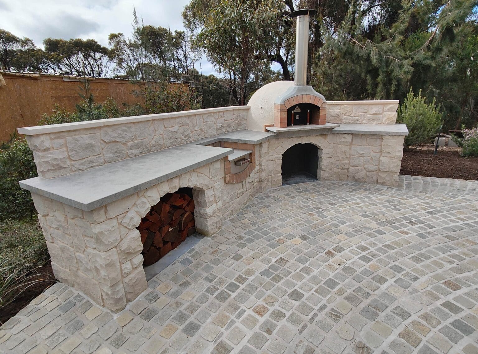 SHOREBREAK ASHLAR LOOSE STONE WALL CLADDING_RMS TRADERS_NATURAL STONE SUPPLIER MELBOURNE (3)