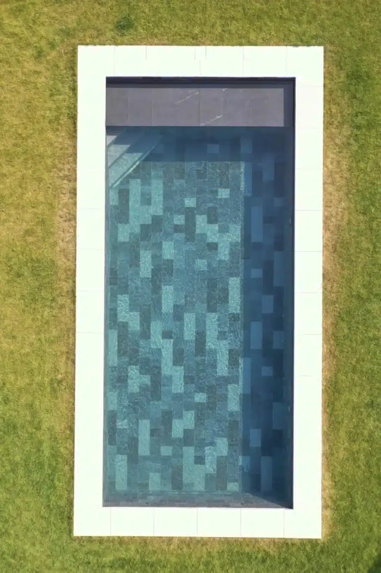 Marbreie-Soares-da-Costa-Piscine-web-4