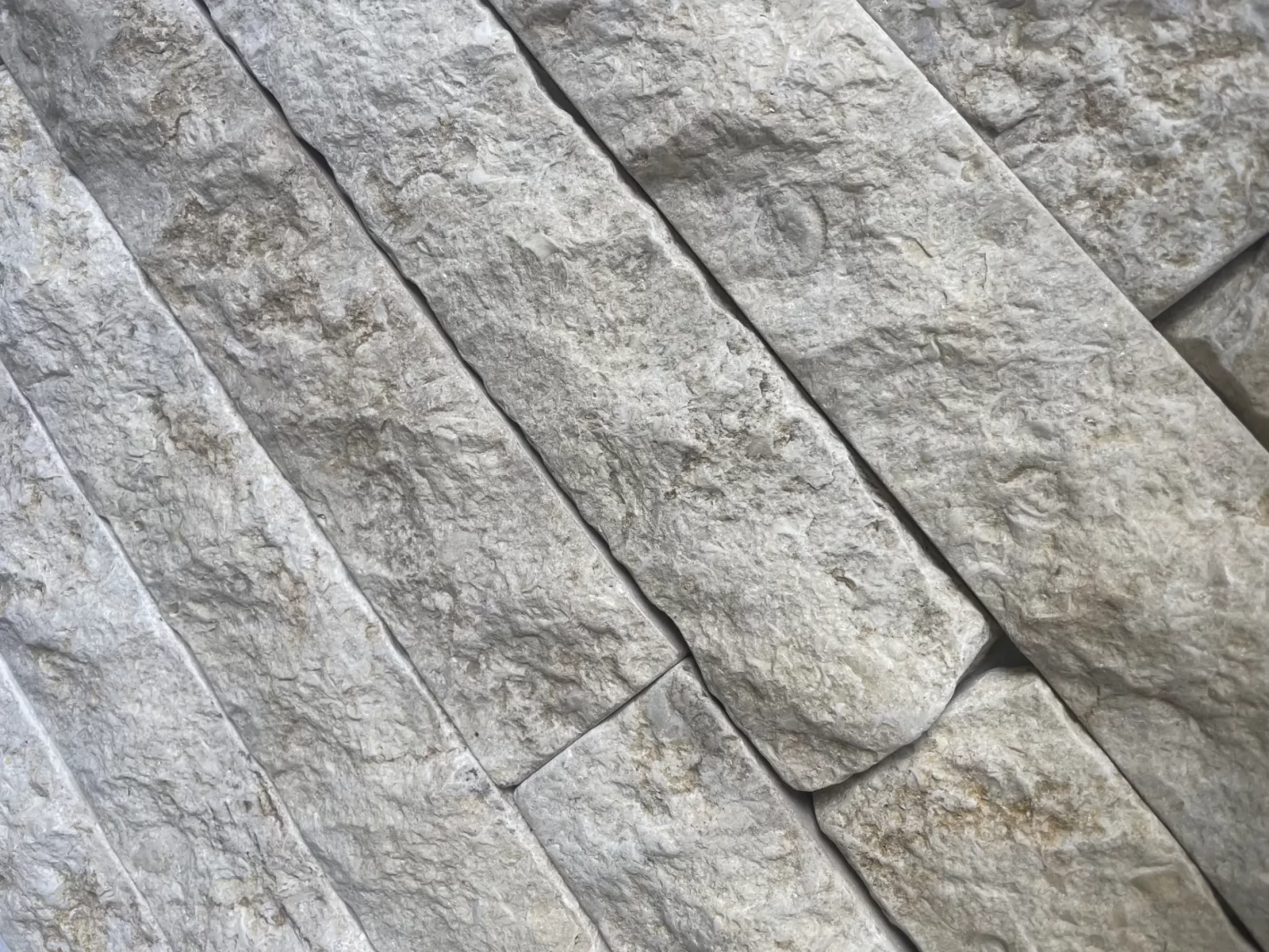 CREMA_NOVELDA_SPLIT_TUMBLED_LIMESTONE_BAGUETTES_RMS_TRADERS_NATURAL_STONE_SUPPLIER_MELBOURNE (2)