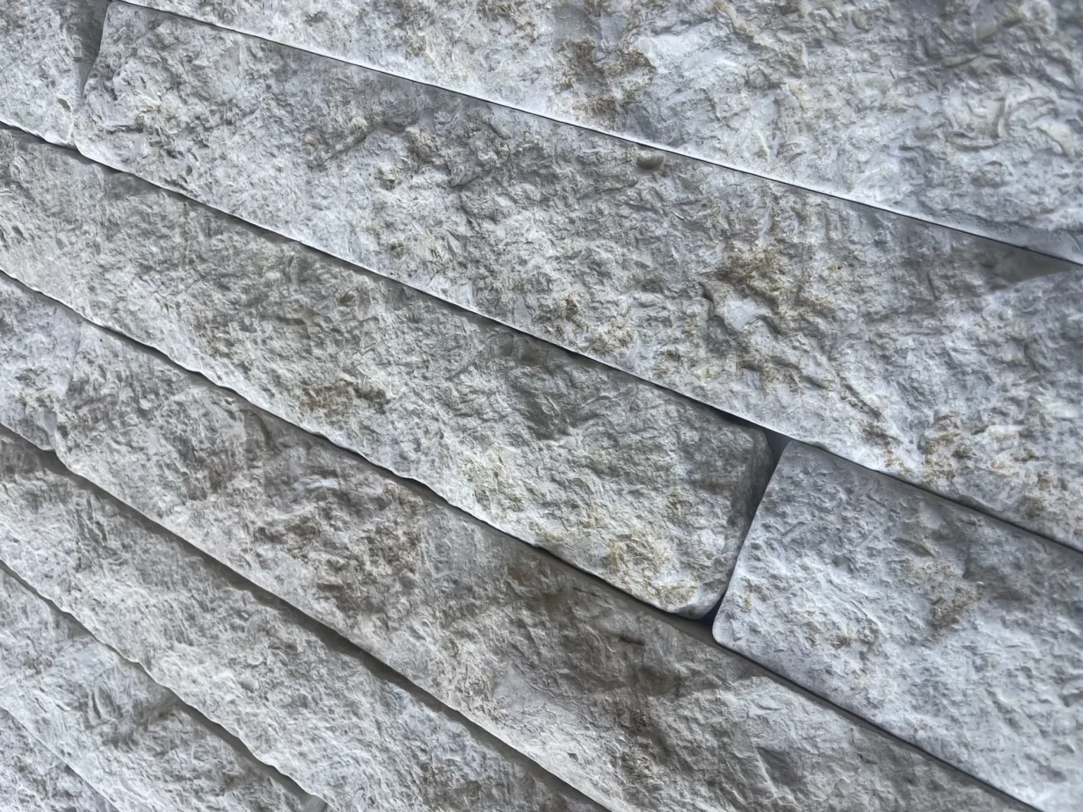 CREMA_NOVELDA_SPLIT_TUMBLED_LIMESTONE_BAGUETTES_RMS_TRADERS_NATURAL_STONE_SUPPLIER_MELBOURNE (3)