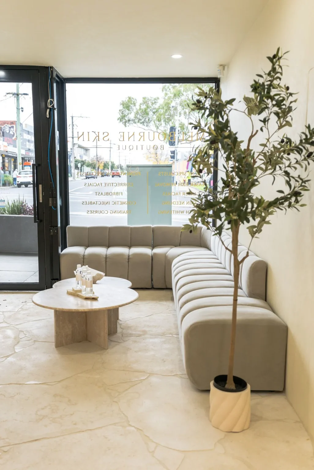 CREMA_NOVELDA_SANDBLASTED_LIMESTONE_CRAZY_PAVING_RMS_TRADERS_NATURAL_STONE_SUPPLIER_MELBOURNE_001